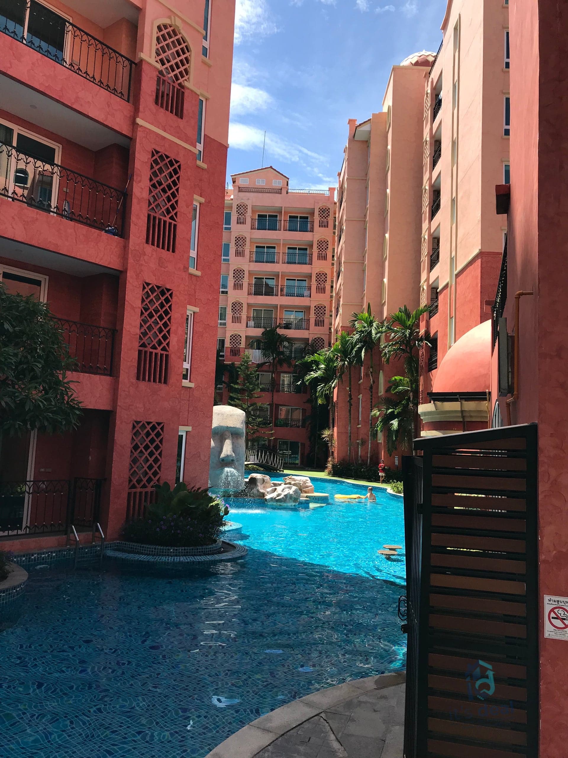 CORNER CONDO FOR SALE – COMBINED 2 ADJOINING UNITS AT SEVEN SEAS CONDO RESORT JOMTIEN